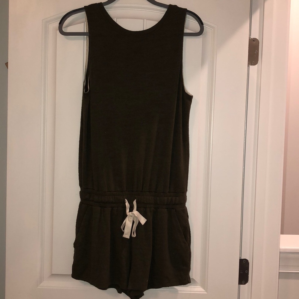 Romper: second pic is the true color